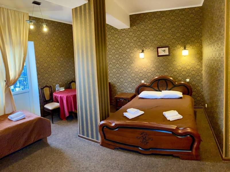 Golden Lion Hotel بوريسبول المظهر الخارجي الصورة
